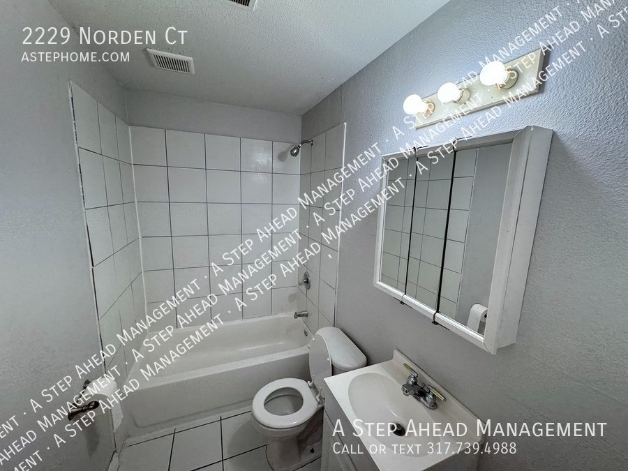 2229 Norden Ct -2 Bed/1 Bath Duplex - Recently Renovated & Move in property image