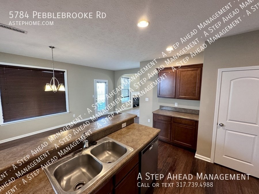 5784 Pebblebrooke-3 Bed/2.5 in Whitestown property image